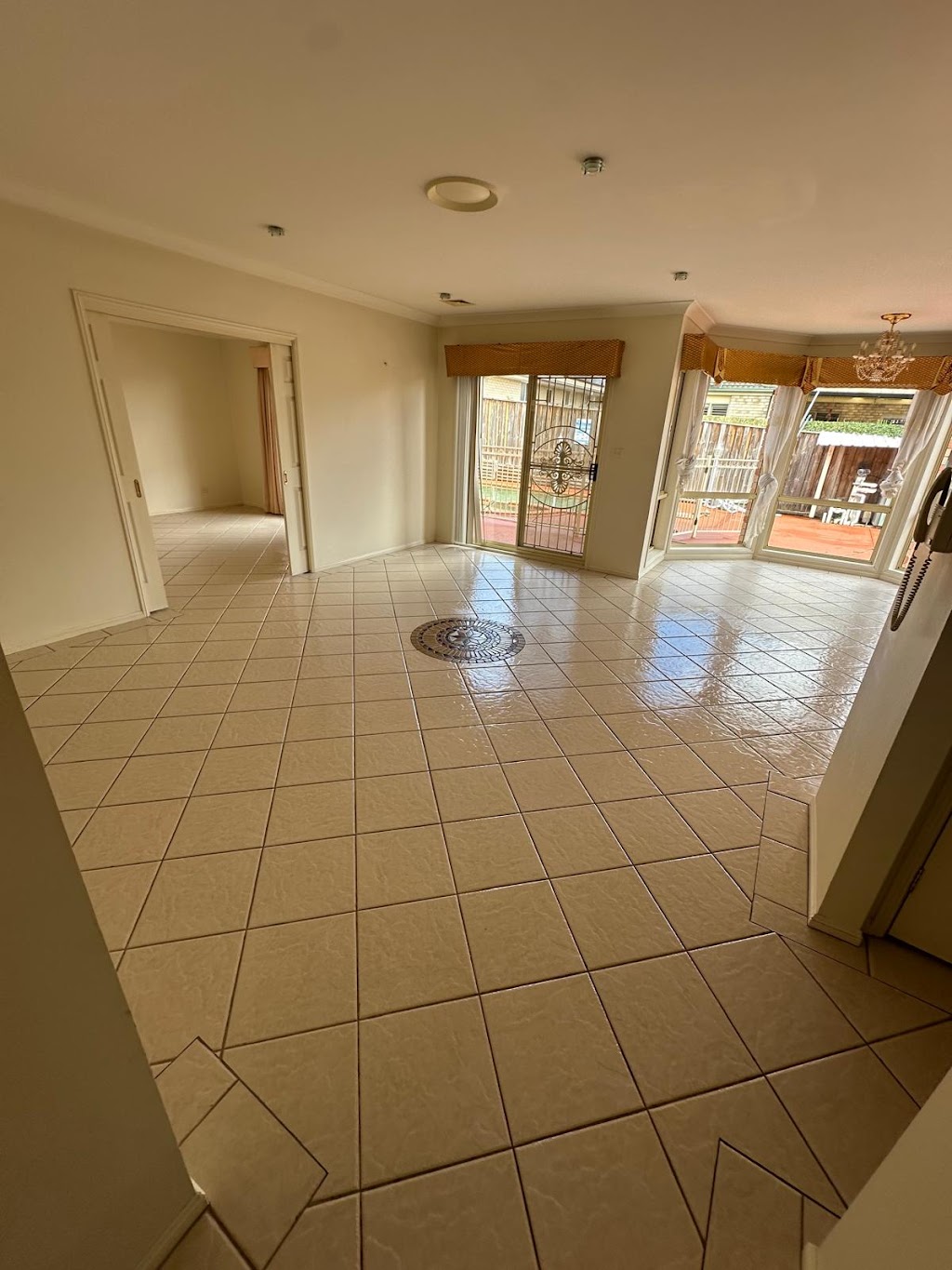 Space Cleaners | 30 Isabella Cres, Glenfield NSW 2167, Australia | Phone: 0492 436 792