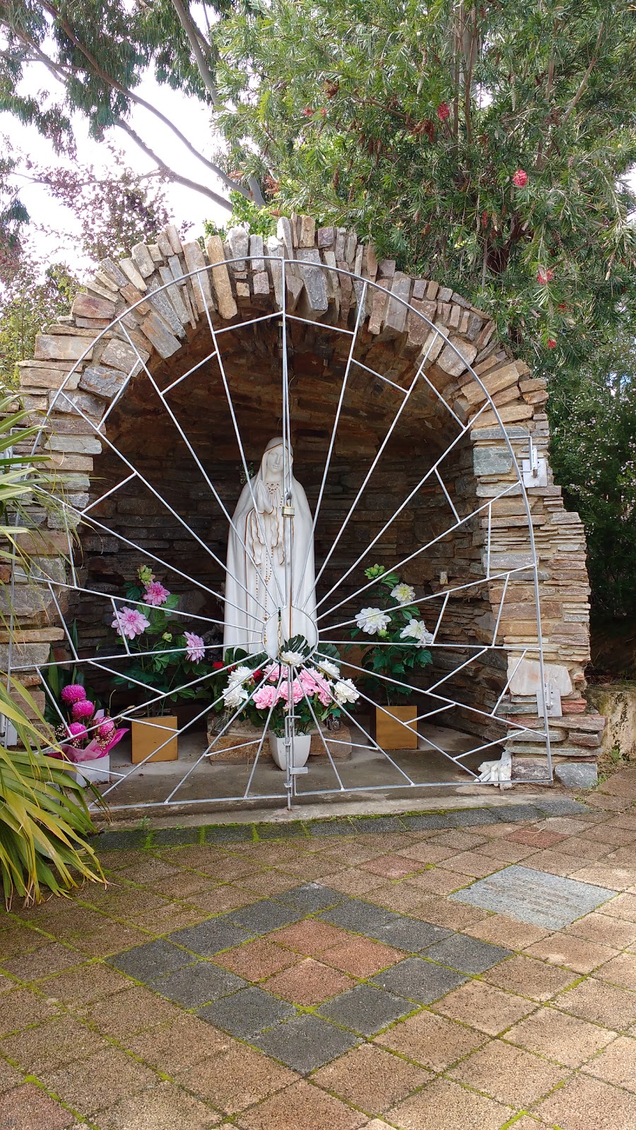 Saint Jude’s Catholic Church | church | 20 Prendiville Way, Langford WA 6147, Australia | 0894581946 OR +61 8 9458 1946