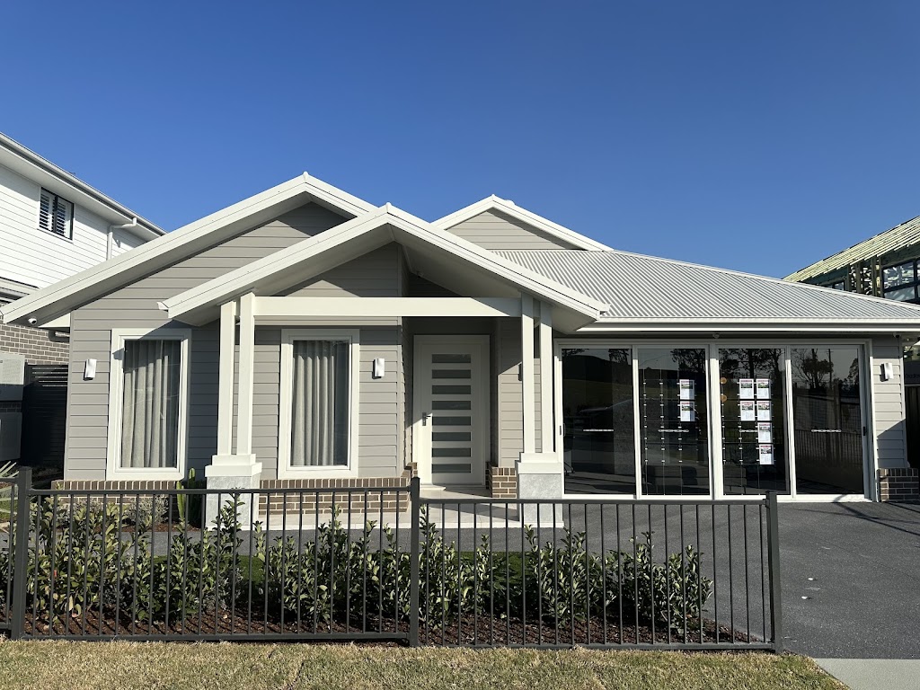 Domaine Homes Display Centre Menangle Park | 14 Subzero Cr, Menangle Park NSW 2563, Australia | Phone: (02) 8850 9184