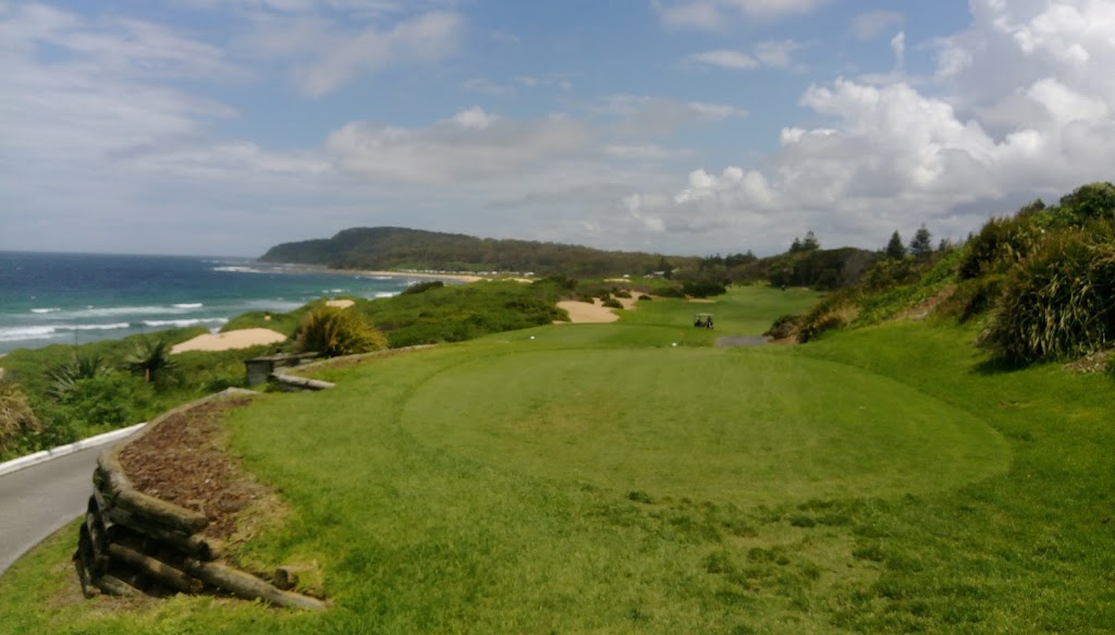 Shelly Beach Golf Club | restaurant | Shelly Beach Rd, Shelly Beach NSW 2261, Australia | 0243323400 OR +61 2 4332 3400