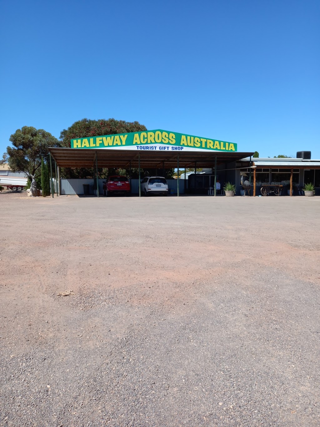 The Big Galah | Eyre Hwy, Kimba SA 5641, Australia | Phone: (08) 8627 2766