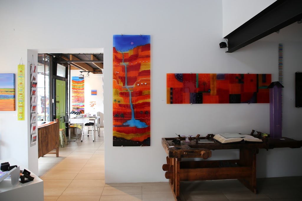 Red Umbrella Art Gallery | art gallery | 255 South Terrace, South Fremantle WA 6162, Australia | 0422952424 OR +61 422 952 424