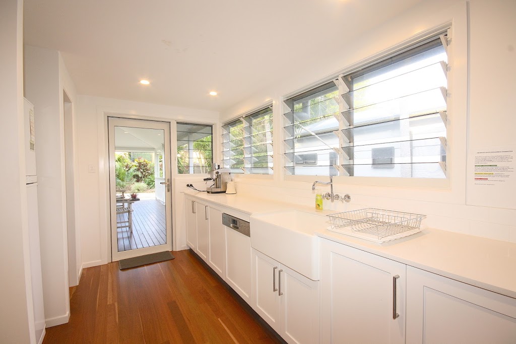 Cavvanbah Seaside Cottage | 24 Cavvanbah St, Byron Bay NSW 2481, Australia | Phone: (02) 6685 6985