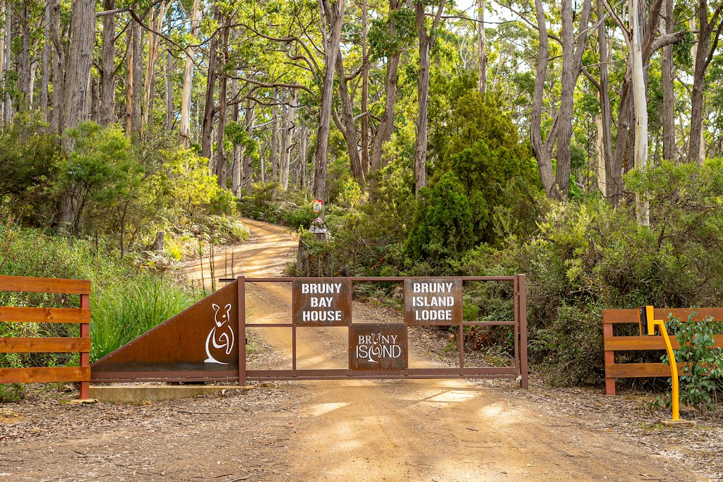 Bruny Bay House | 670a Lighthouse Rd, South Bruny TAS 7150, Australia | Phone: 0473 060 620