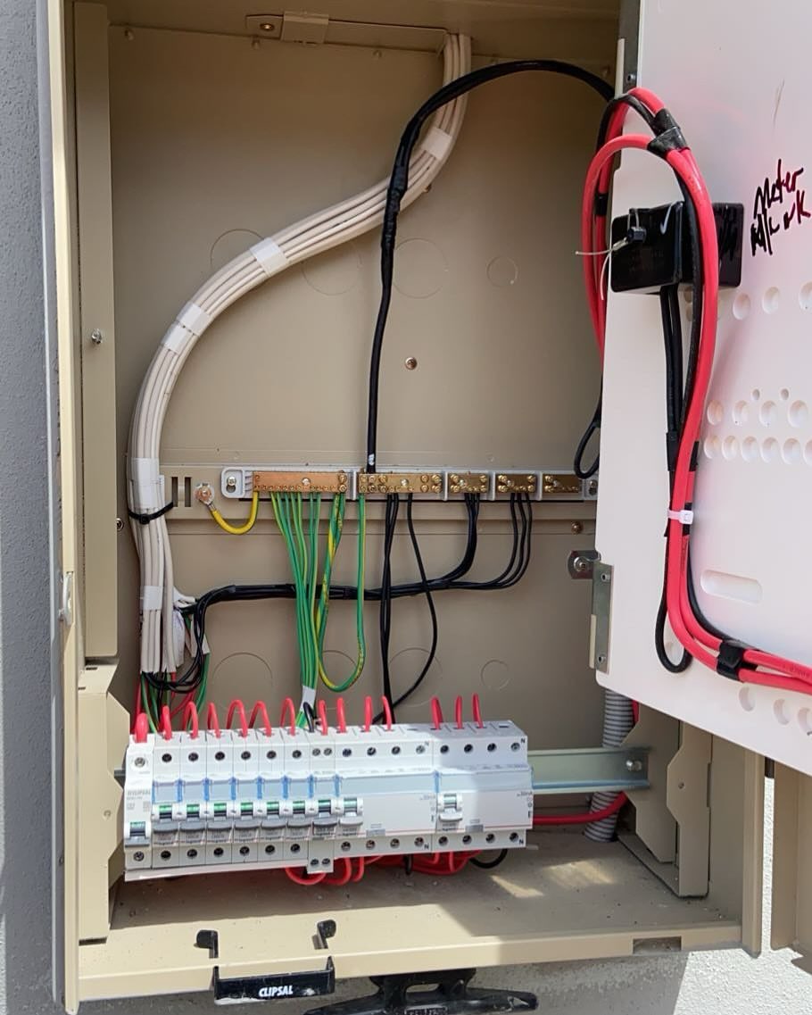 Black Box Electrical | 6 Muirefield Pl, Arundel QLD 4214, Australia | Phone: 0430 744 234