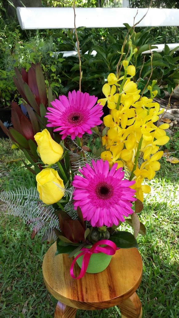 Donelles Gift Garden & Florist | florist | 37 Crossacres St, Doolandella QLD 4077, Australia | 0732788540 OR +61 7 3278 8540