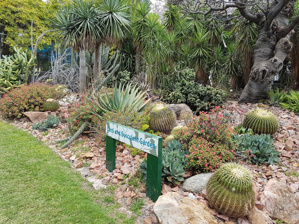 Queens Gardens | park | 15 Paxton St, North Ward QLD 4810, Australia