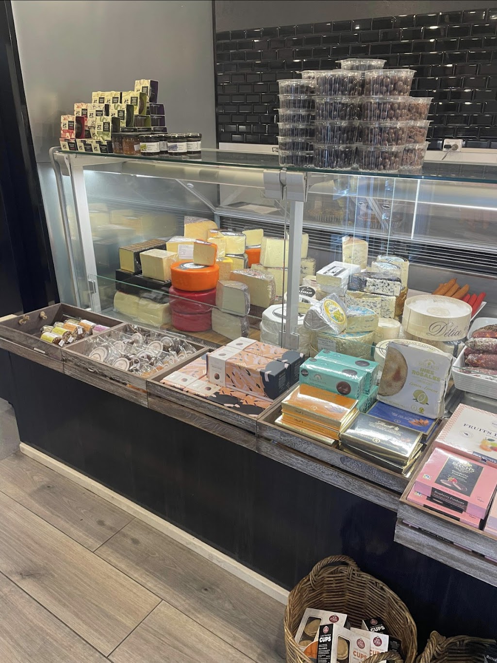 East Village Providores | 11 Hughes Pl, East Lindfield NSW 2070, Australia | Phone: (02) 9416 3457