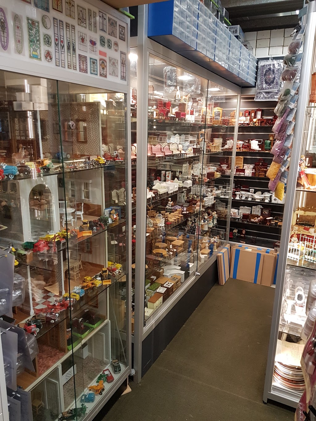 Victorian Dollhouses and Miniatures | store | 26 Fred Ln Cres, Gordon ACT 2906, Australia | 0402605671 OR +61 402 605 671