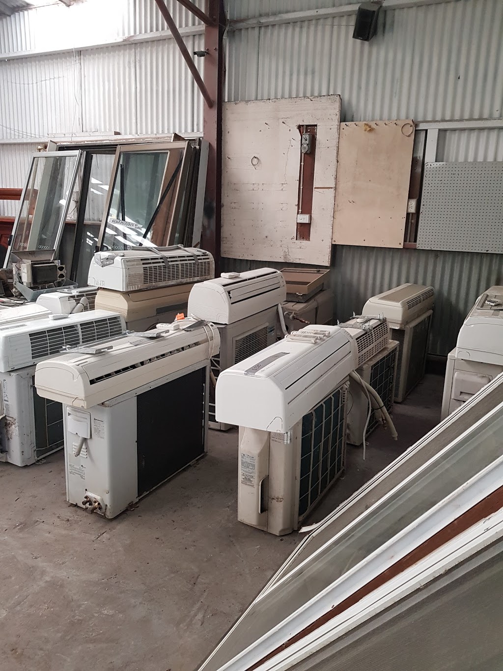 Digga Demolition Salvage | 4 Maxwell Ave, Belmont VIC 3216, Australia | Phone: 0455 503 006