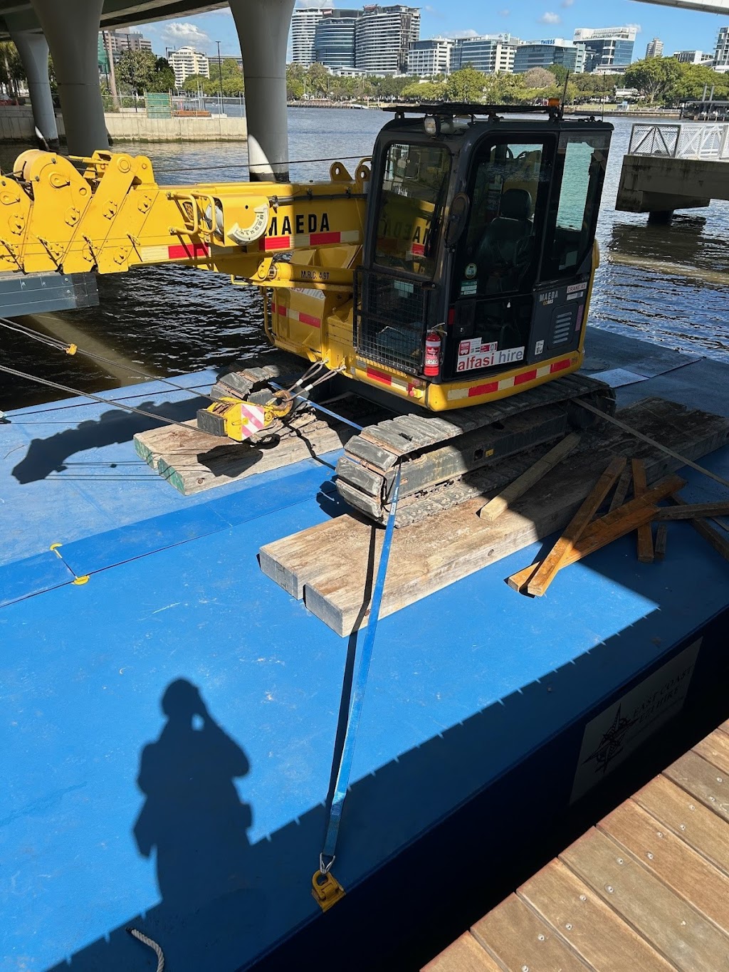 East Coast Ezi Hire | 124 Rocky Passage Rd, Redland Bay QLD 4165, Australia | Phone: 0459 443 182