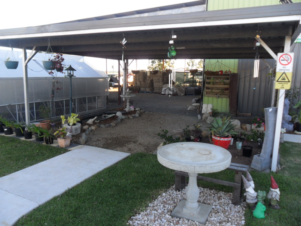 Recyclelinks and landscape supplies | 15 Kingaroy St, Kingaroy QLD 4610, Australia | Phone: (07) 4162 5355