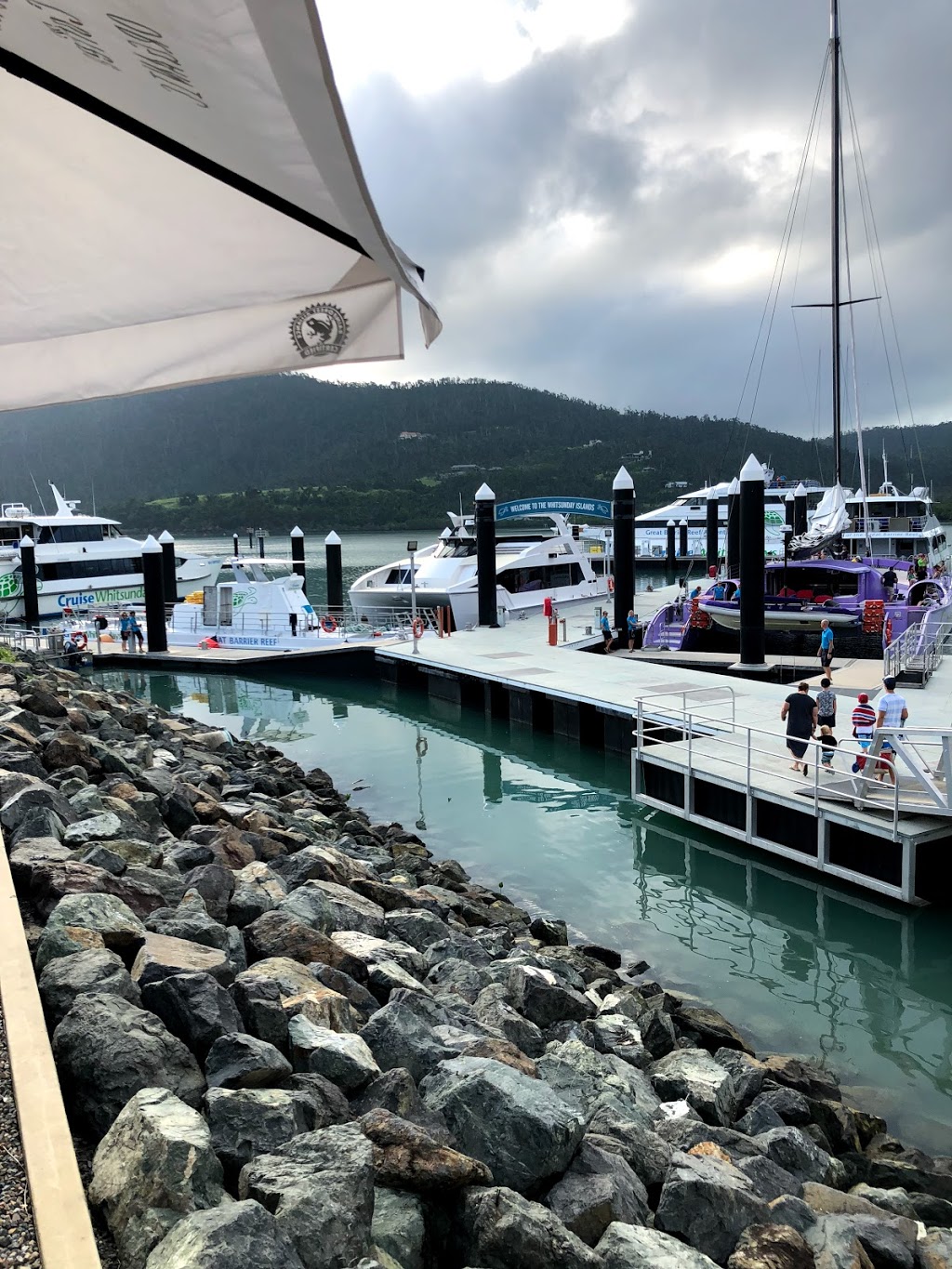 CRUISE CAFE & BAR | cafe | 24 The Cove Rd, Airlie Beach QLD 4802, Australia | 0749464700 OR +61 7 4946 4700