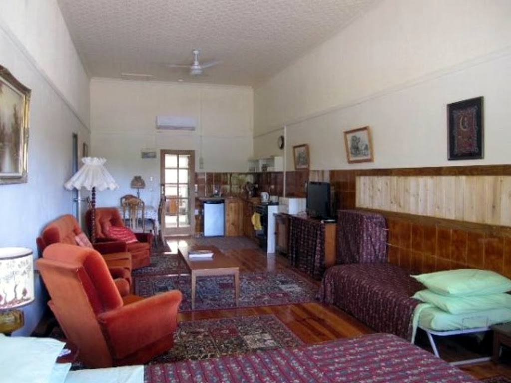 Carmines Antiques & Accommodation | lodging | 11 Railway Terrace, Morgan SA 5320, Australia | 0885402211 OR +61 8 8540 2211