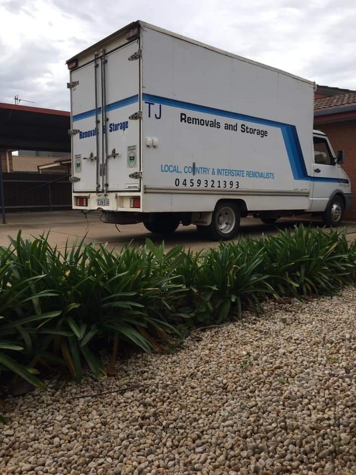 TJ Removals and Storage |  | 70 George St, Junee NSW 2663, Australia | 0459321393 OR +61 459 321 393
