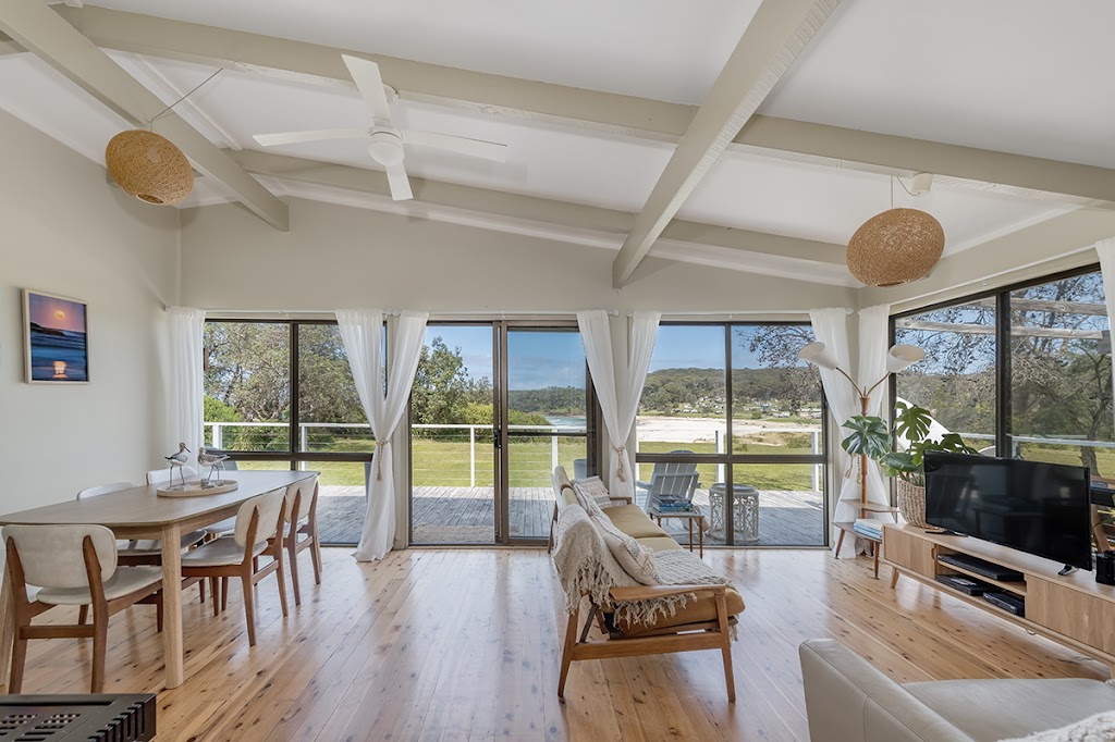 Merry Beach House Kioloa | 11 Kurrawa Dr, Kioloa NSW 2539, Australia | Phone: 0410 414 230