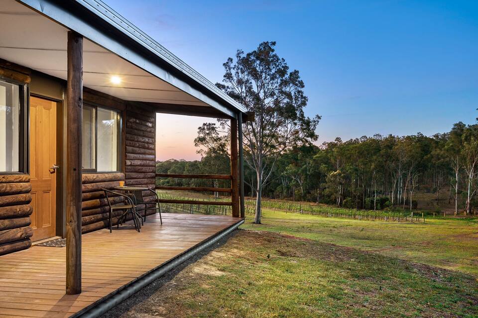 Wine Country Retreat | 1476 Wine Country Dr, North Rothbury NSW 2335, Australia | Phone: 0466 593 358