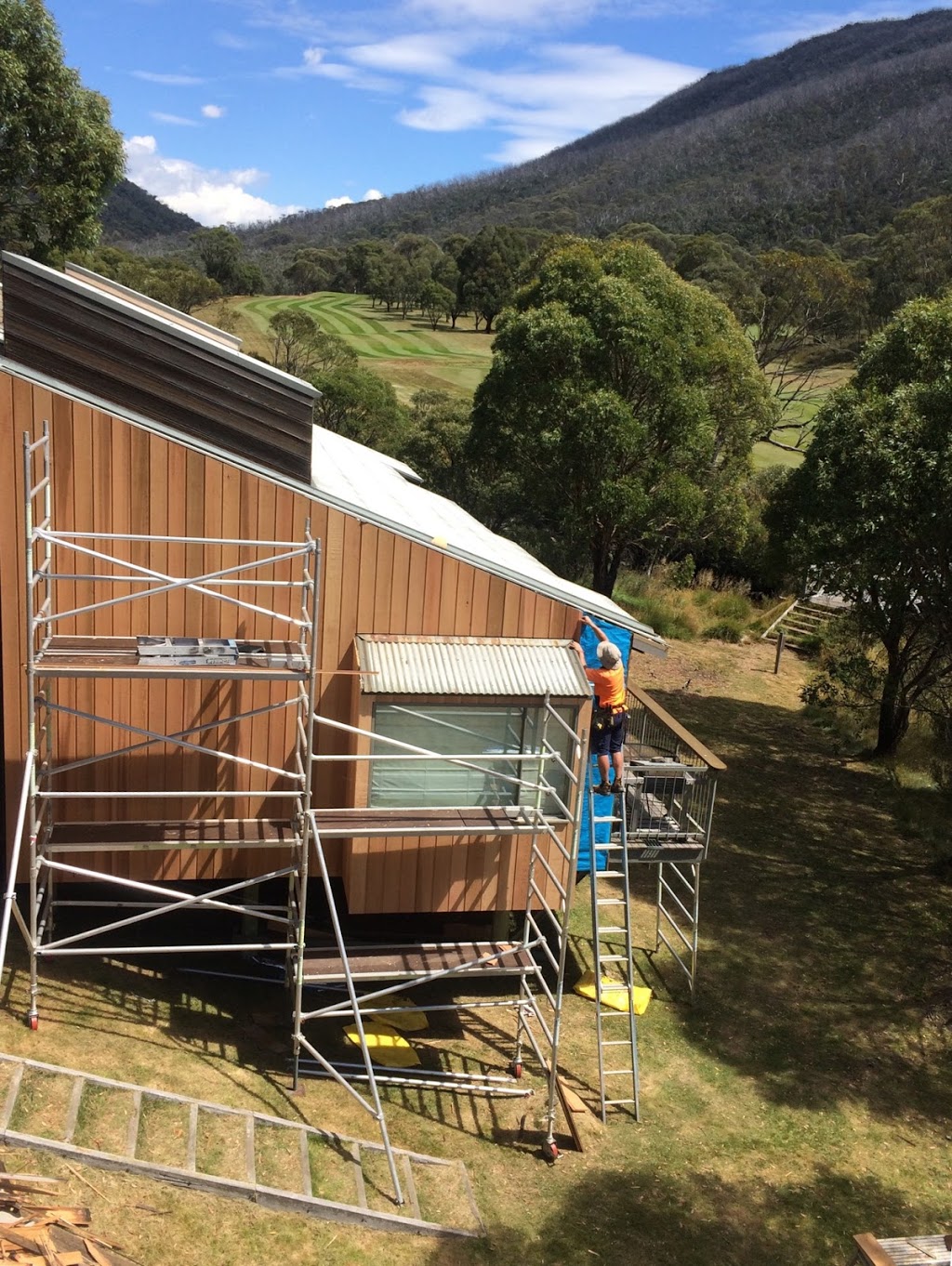 MODERN MOUNTAIN CONSTRUCTION | 19 Ponderosa Ln, Jindabyne NSW 2627, Australia | Phone: 0401 665 201