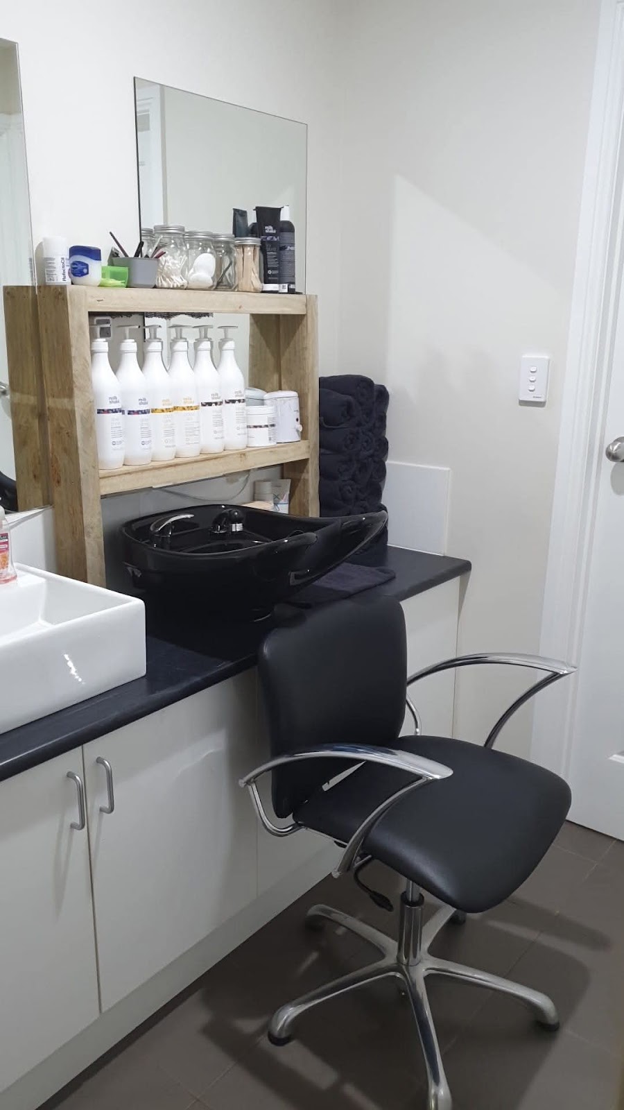 That Hair Place on Russell Island | 44 Villa Wood Rd, Russell Island QLD 4184, Australia | Phone: 0413 958 619