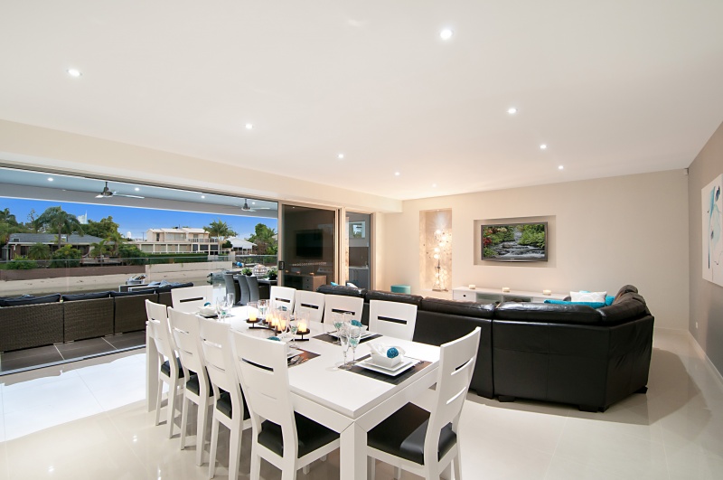 Elite Holiday Homes - WATERFRONT SPLENDOUR | 9 Alma St, Broadbeach Waters QLD 4218, Australia | Phone: (07) 5592 3881