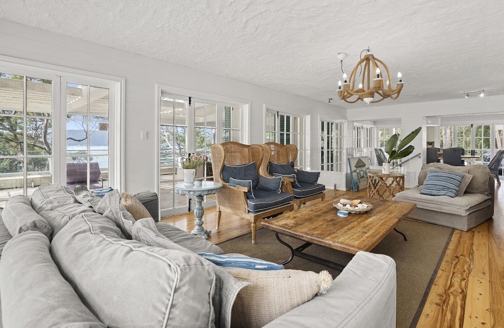 Hampton House At The Beach | 10-12 Bay St, Patonga NSW 2256, Australia | Phone: 0418 163 271