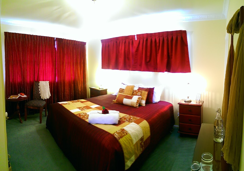 Grovely House Bed and Breakfast Stanthorpe | 1A Torrisi Terrace, Stanthorpe QLD 4380, Australia | Phone: (07) 4681 0484
