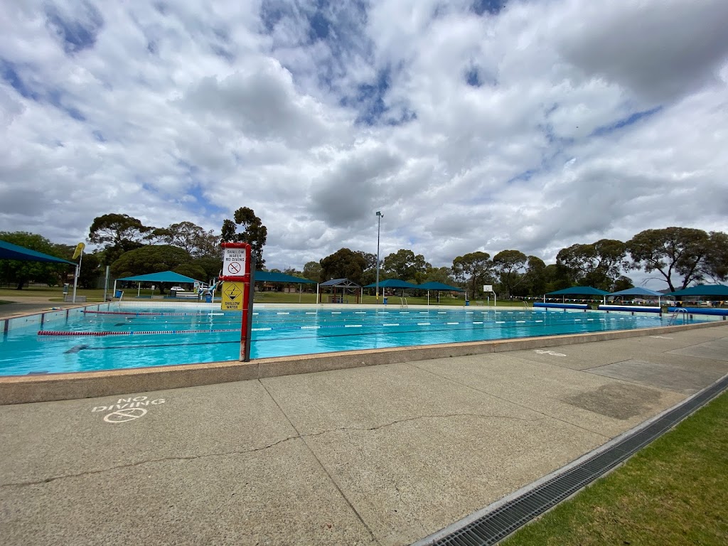 Dr Peter Topham Memorial Swimming Pool | 36 Hinge Rd, Harvey WA 6220, Australia | Phone: (08) 9729 1711