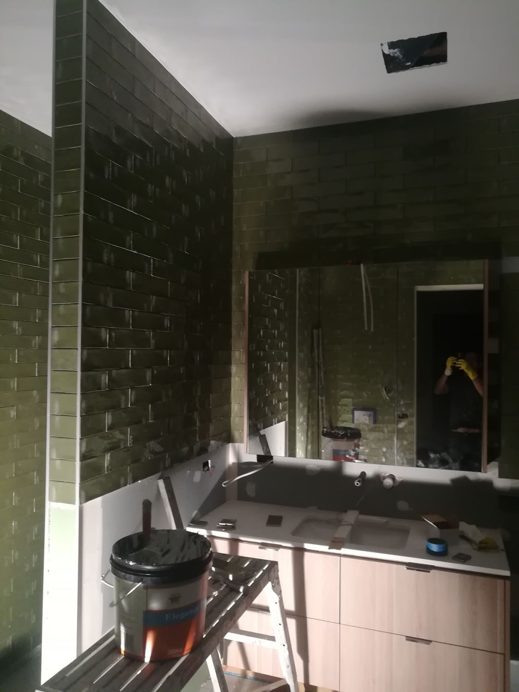 Tiles Surgeon | 10 Grosset Way, Point Cook VIC 3030, Australia | Phone: 0452 417 898