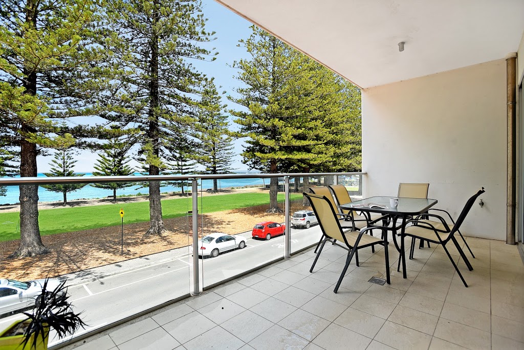 Unwind @ Breeze Beachfront Apartments | lodging | 2/5 Flinders Parade, Victor Harbor SA 5211, Australia | 0411141329 OR +61 411 141 329
