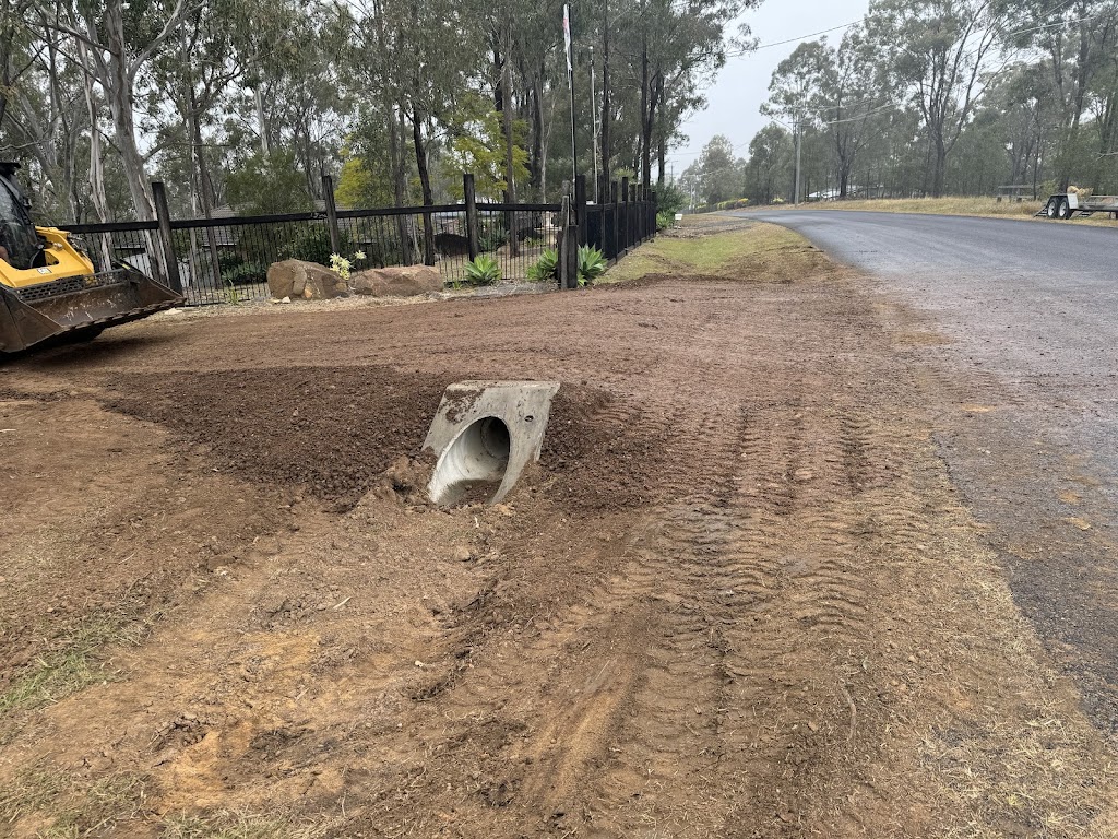Wards excavator & tipper hire pty ltd | 53 Markwell Dr, Kooralbyn QLD 4285, Australia | Phone: 0418 713 913