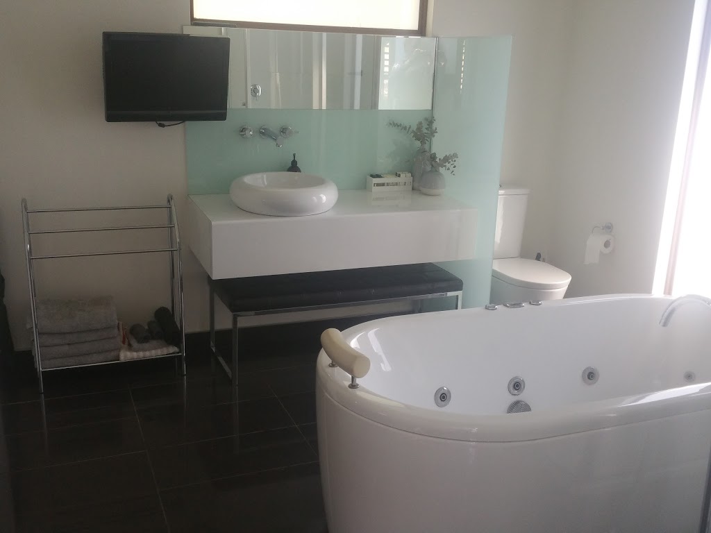 Possums Spa Apartments | lodging | 14 Karoola Cres, Lindisfarne TAS 7015, Australia | 0362430067 OR +61 3 6243 0067