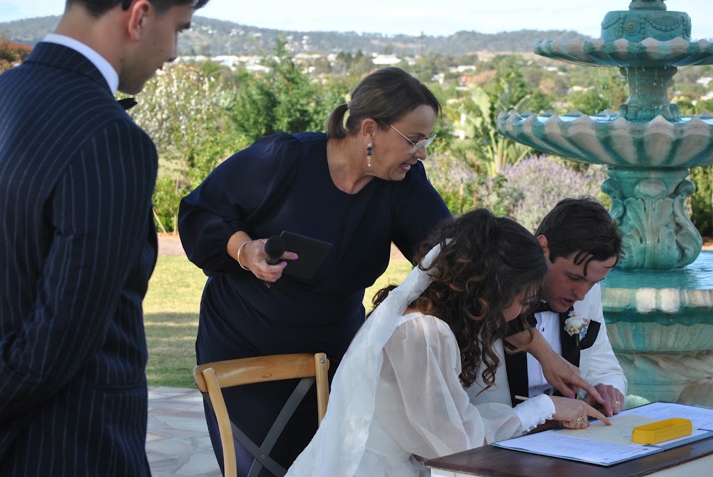 Suzanne Maloney Marriage Celebrant | Prince Edward Parade, Scarborough QLD 4020, Australia | Phone: 0402 741 145