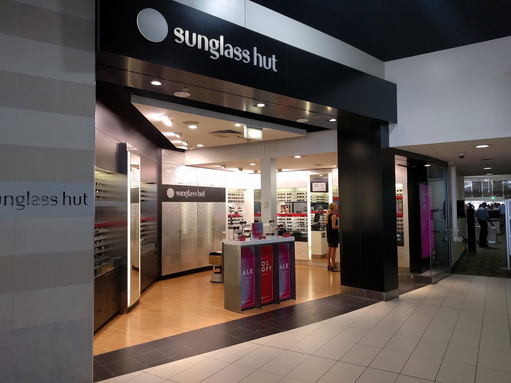 Sunglass Hut | store | Gold Coast Airport (OOL), Shop 6/1 Eastern Ave, Bilinga QLD 4225, Australia | 0734450560 OR +61 7 3445 0560