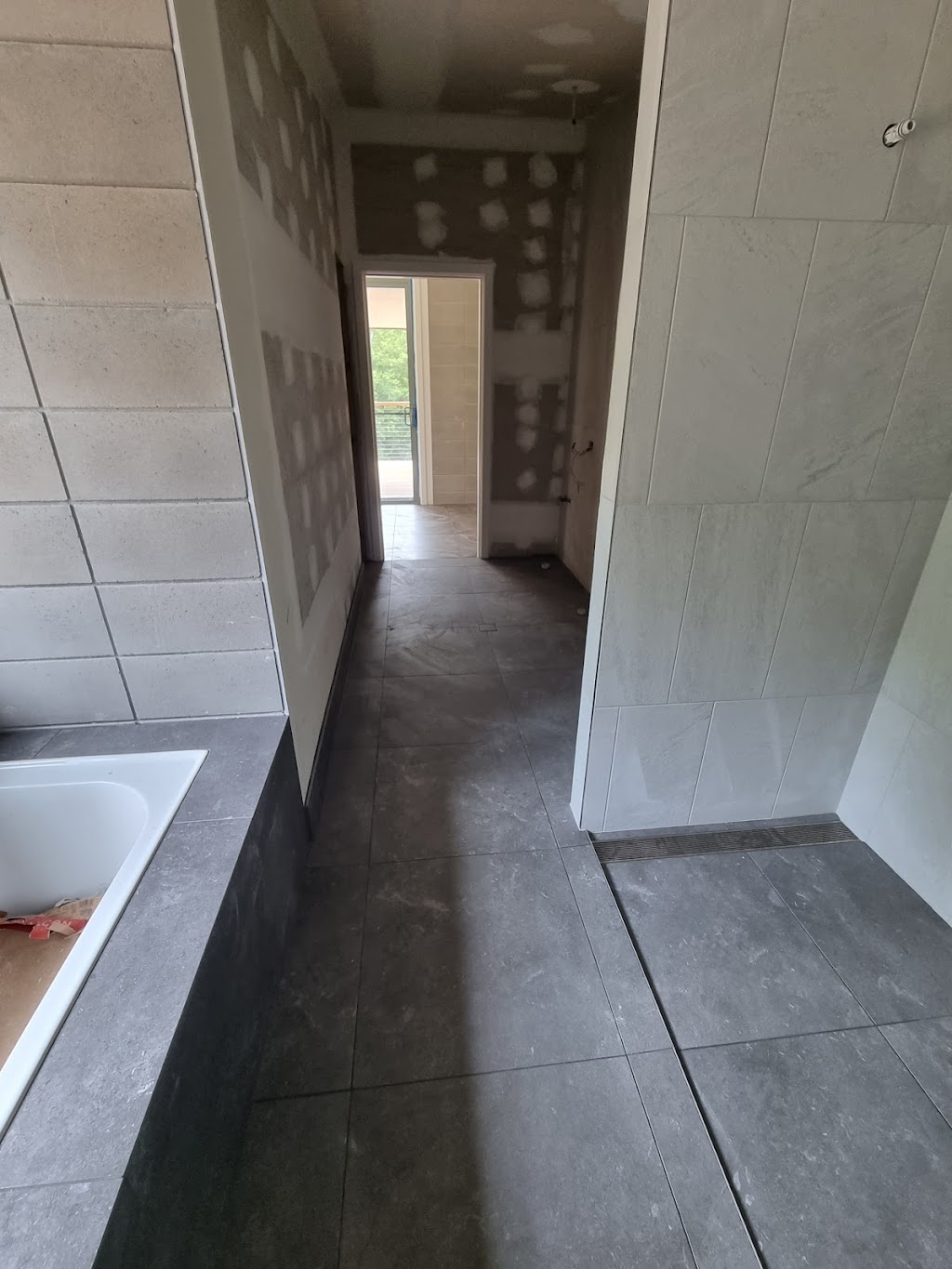 Great Divide Tiling | 34 Dirrigeree Cres, Sawtell NSW 2452, Australia | Phone: 0413 978 859