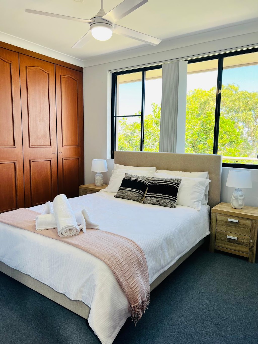 Bennetts Bliss - Oceanfront House | 44 Bennetts Head Rd, Forster NSW 2428, Australia | Phone: 0469 905 214