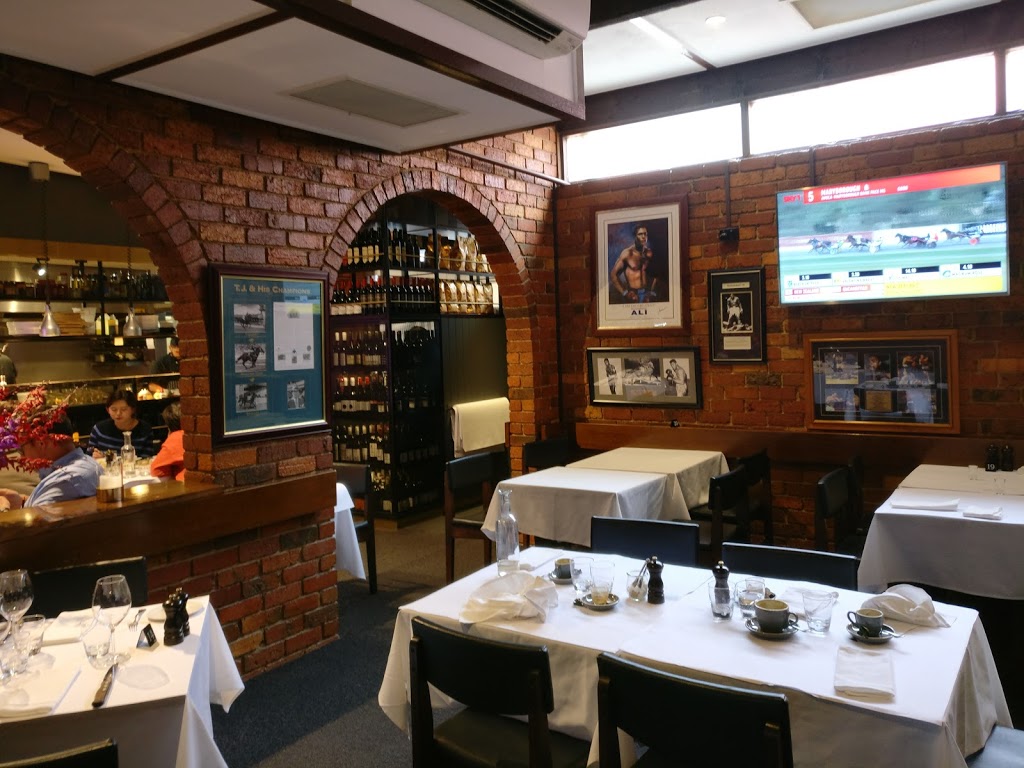 The Railway Club Hotel | restaurant | 107 Raglan St, Port Melbourne VIC 3207, Australia | 0396451661 OR +61 3 9645 1661