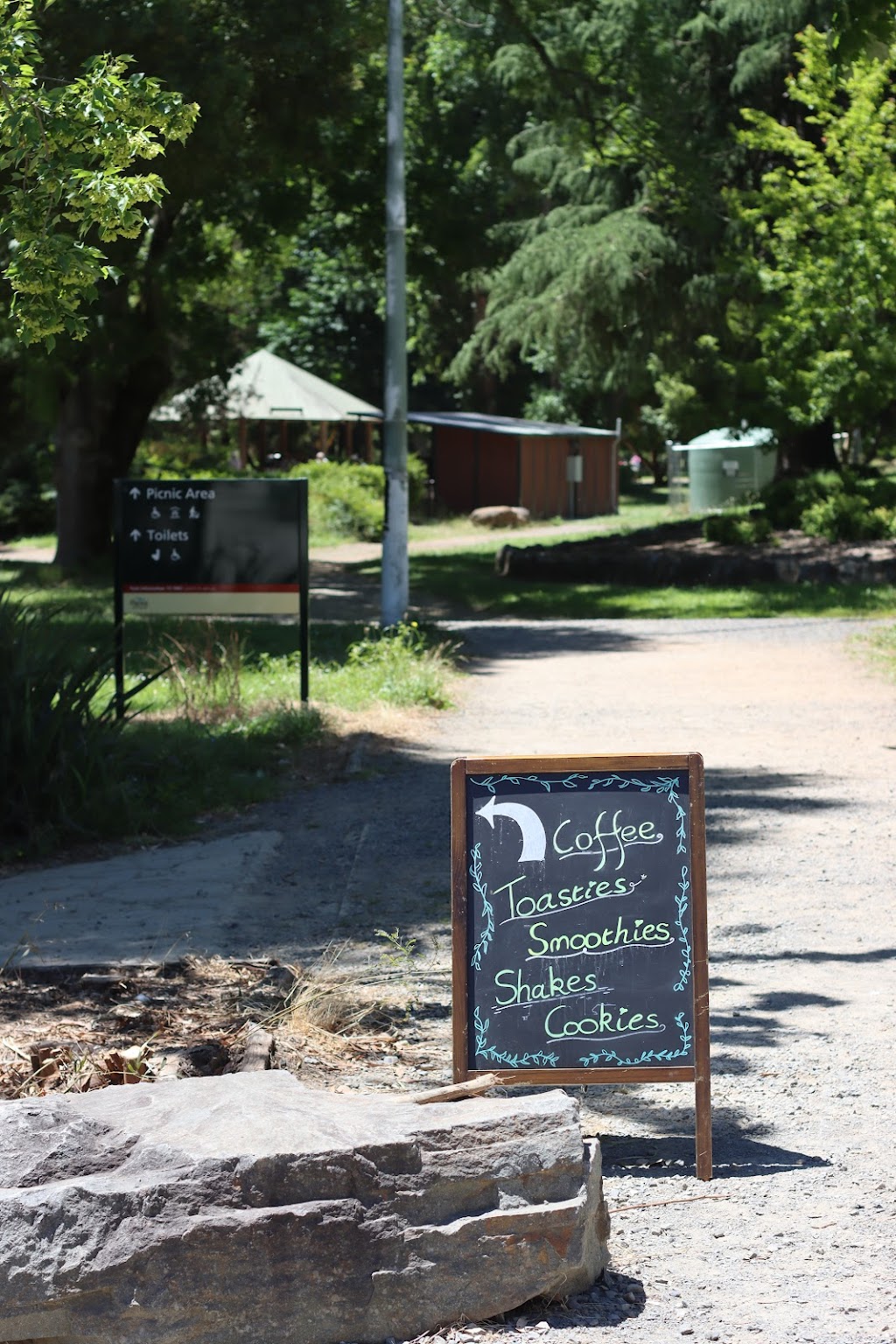 Sie Sies Cafe | Maroondah Dam, Access Road, Healesville VIC 3140, Australia | Phone: 0488 116 630