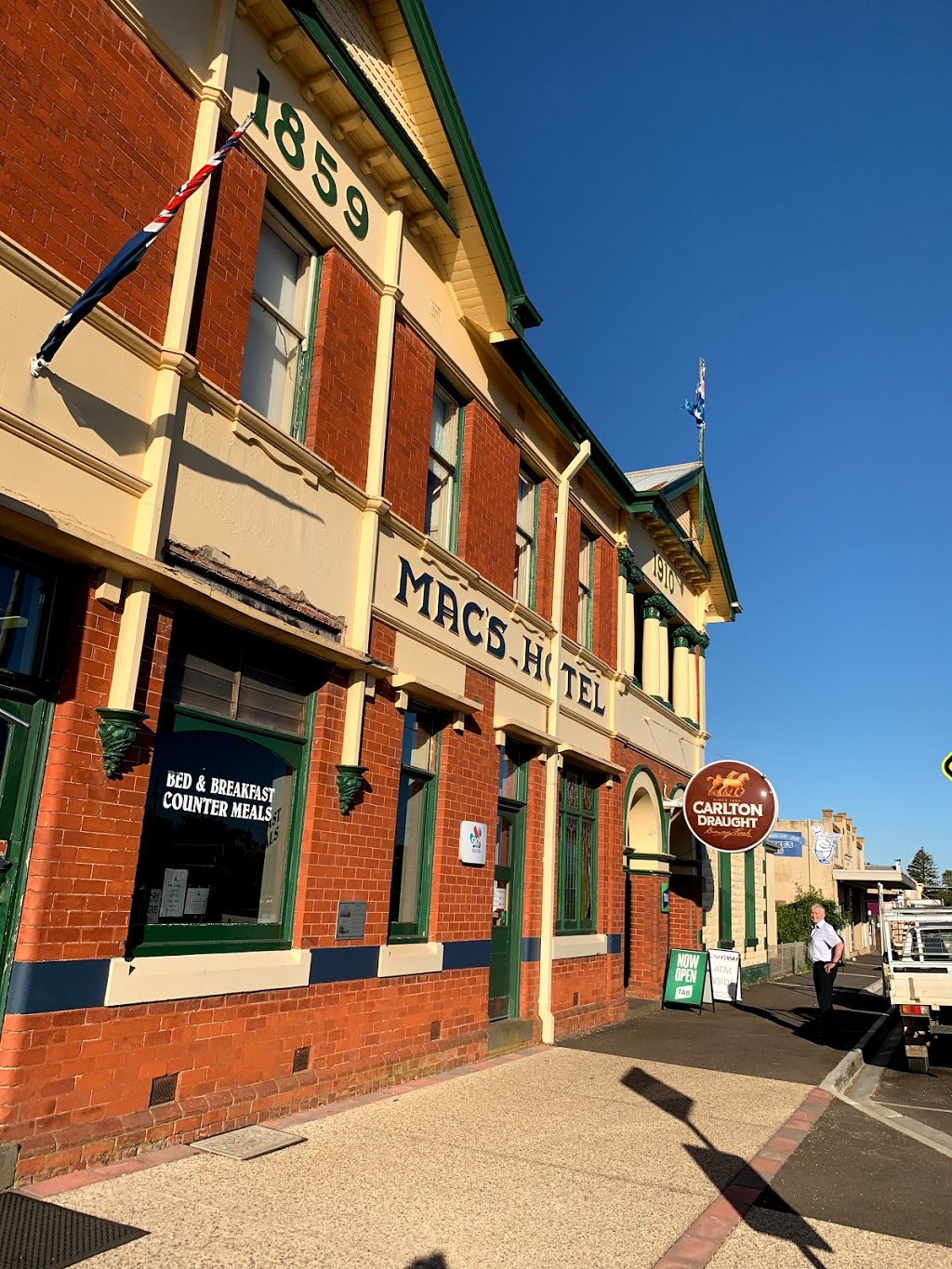 Macs Hotel | lodging | 90 Dunlop St, Mortlake VIC 3272, Australia | 0355992007 OR +61 3 5599 2007