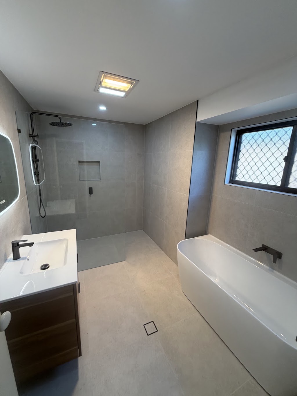 Aesthetic Home Renovations | 8 Stutz Pl, Ingleburn NSW 2565, Australia | Phone: 0426 261 592