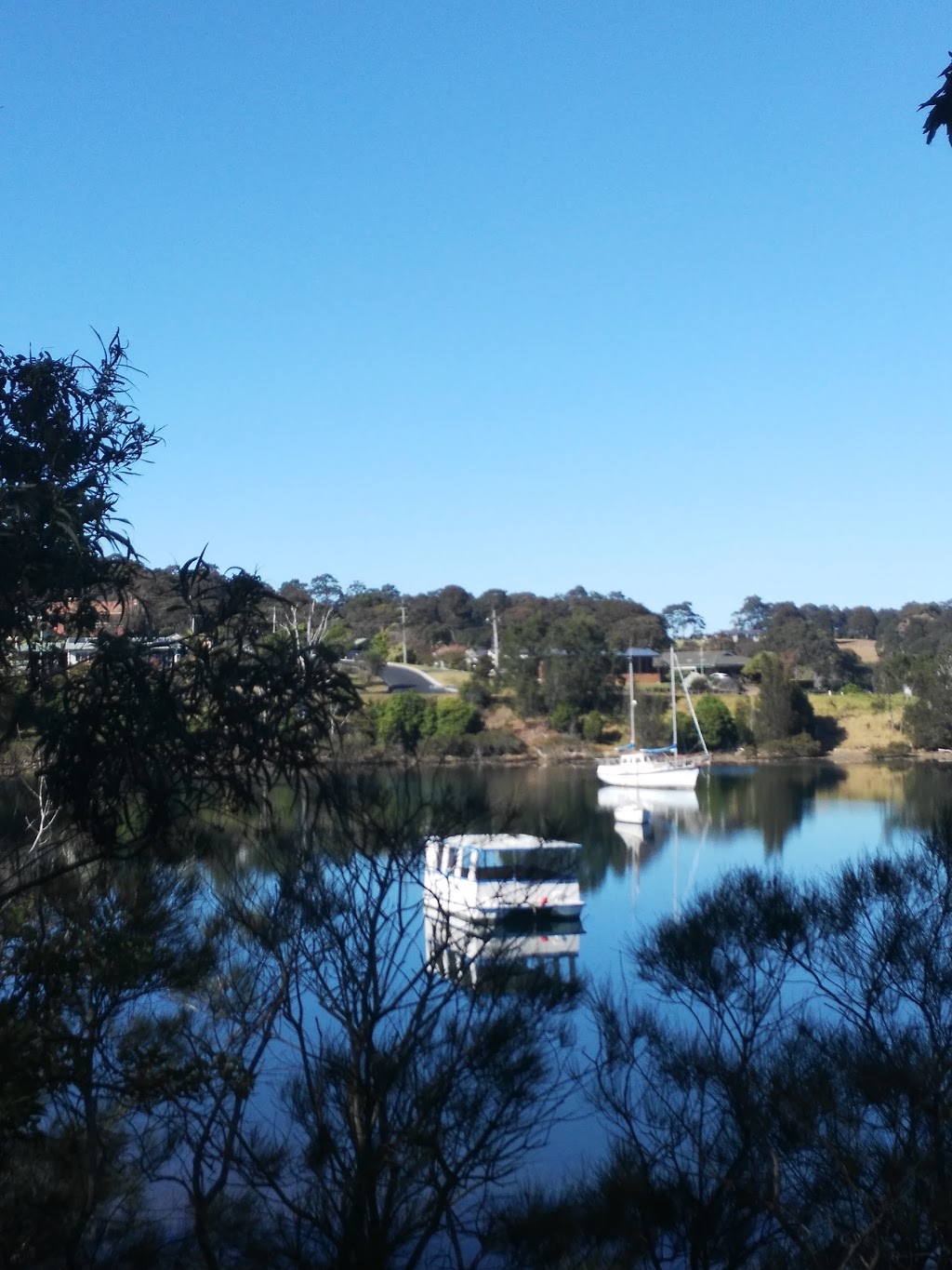 Riverview Houseboats | 19/21 Riverside Dr, Narooma NSW 2546, Australia | Phone: 0419 846 372