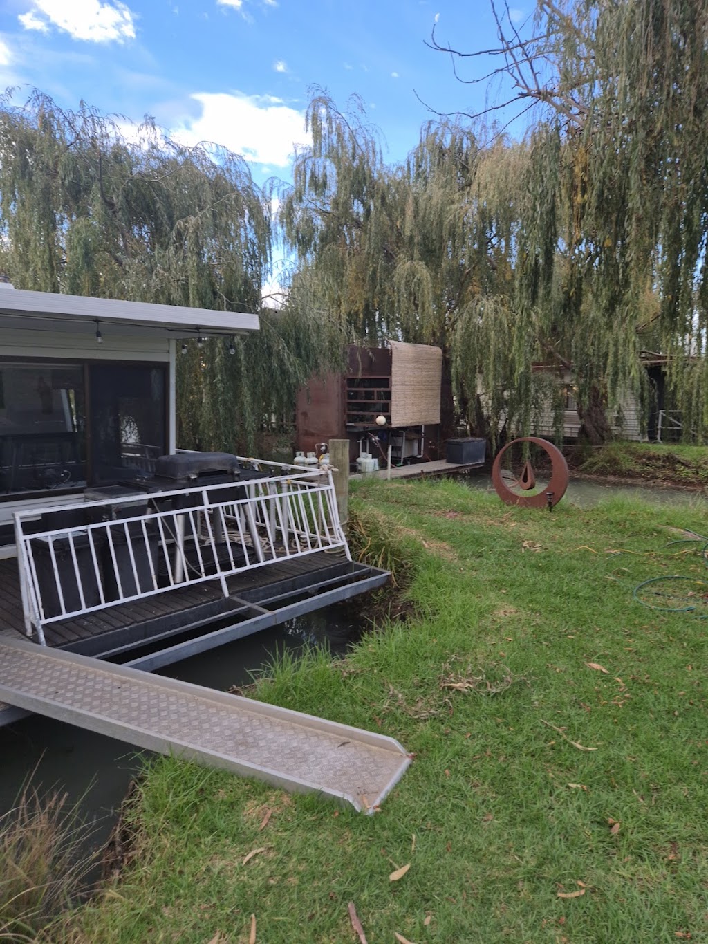 RiverGirl Houseboat Murray River, Murray Bridge SA | White Sands SA 5253, Australia | Phone: 0410 668 676