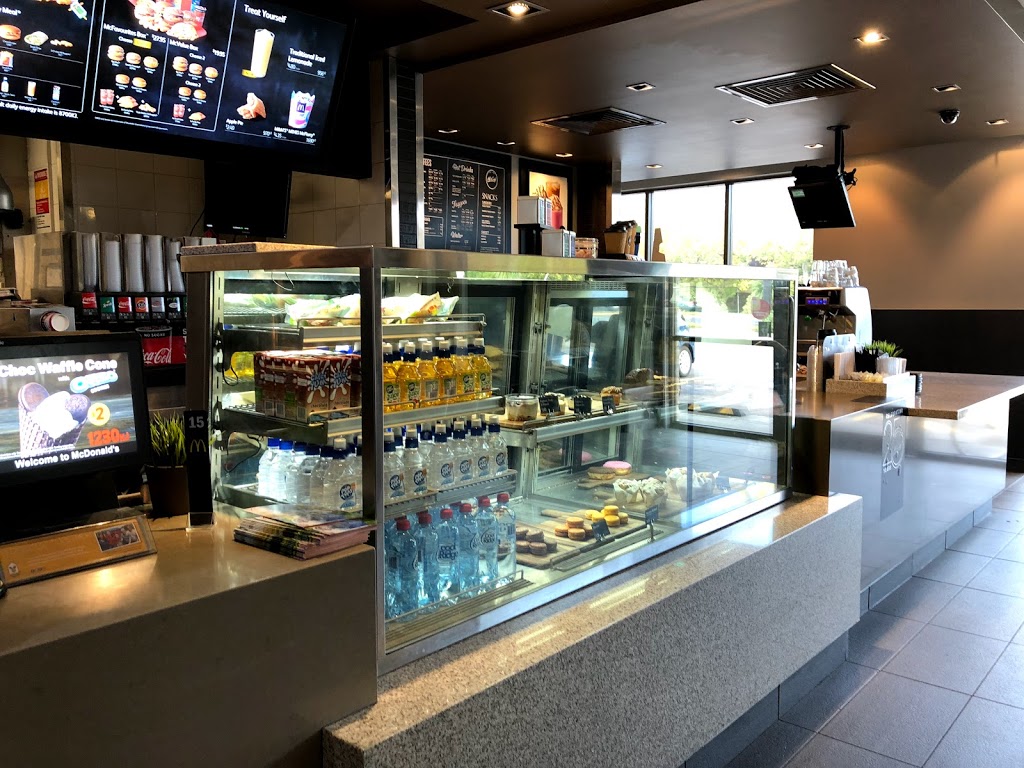 McDonalds Chadstone | meal takeaway | 1333 Dandenong Rd, Chadstone VIC 3148, Australia | 0395682468 OR +61 3 9568 2468