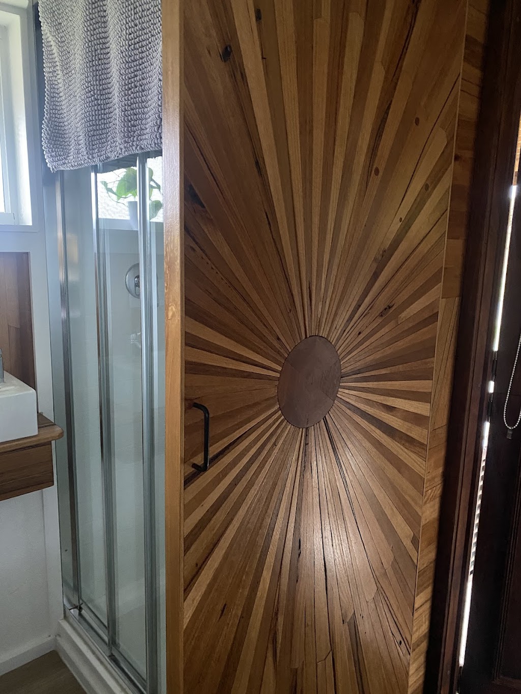 Tiny House Creswick | 69 Luttet St, Creswick VIC 3363, Australia | Phone: 0418 985 606