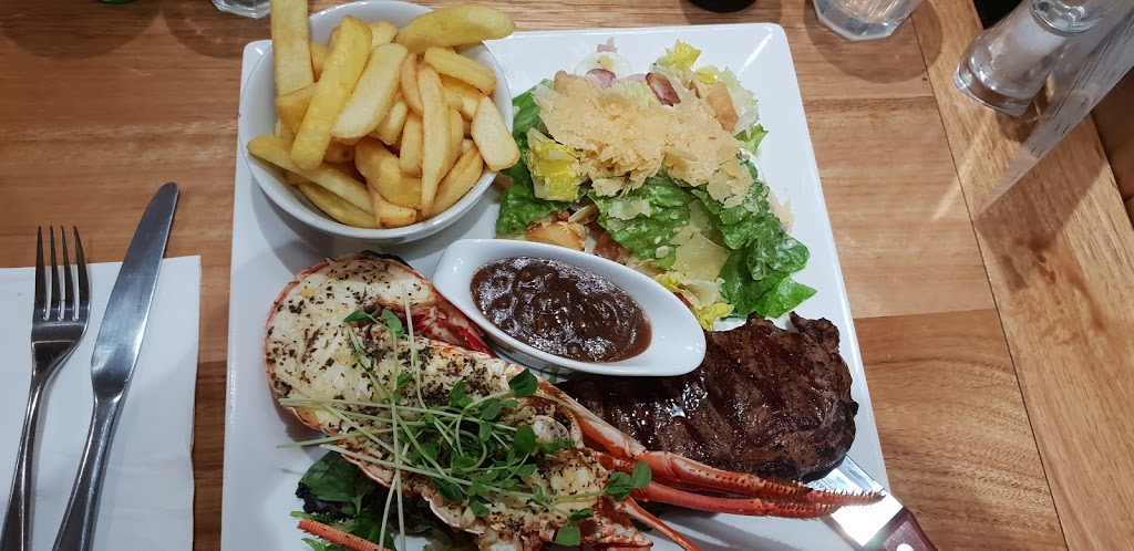 Stingrays Ocean & Grill | restaurant | 4/1 Clyde St, Batemans Bay NSW 2536, Australia | 0244723669 OR +61 2 4472 3669
