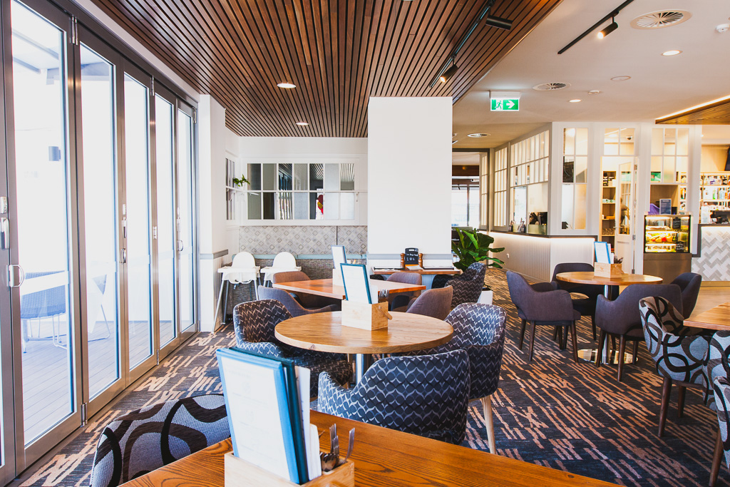 Tacking Point Tavern Bottleshop | 102b Ocean Dr, Port Macquarie NSW 2444, Australia | Phone: (02) 6582 3939