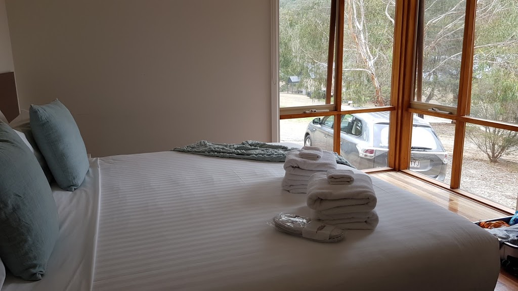 Yering Gorge Cottages | lodging | 215 Victoria Rd, Yering VIC 3770, Australia | 0397390110 OR +61 3 9739 0110