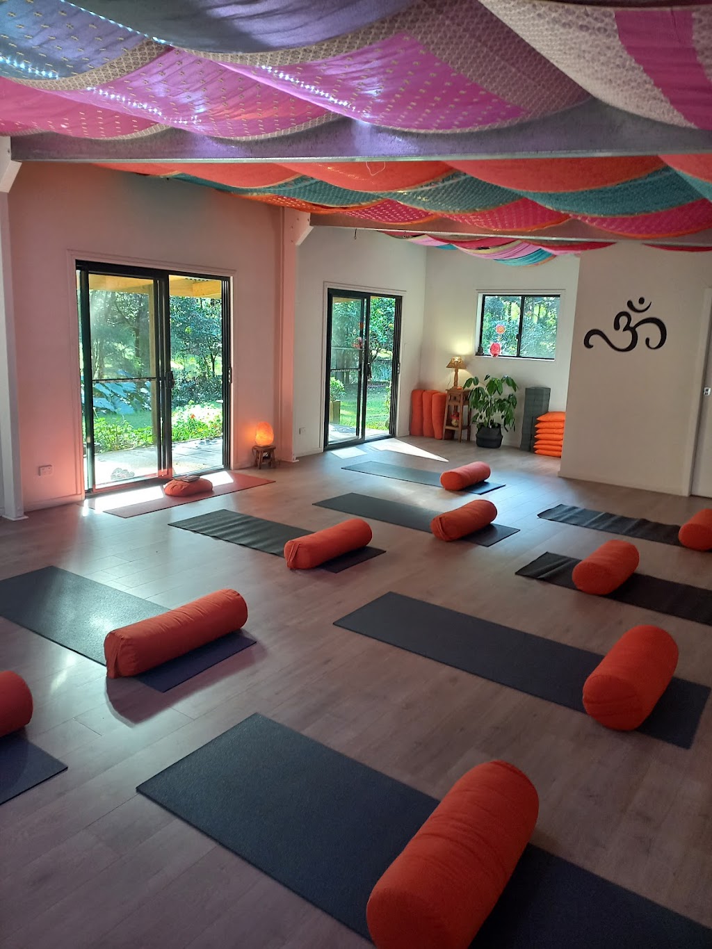 Yoga with Laura | 24 Figtree Dr, Diamond Beach NSW 2430, Australia | Phone: 0404 866 089