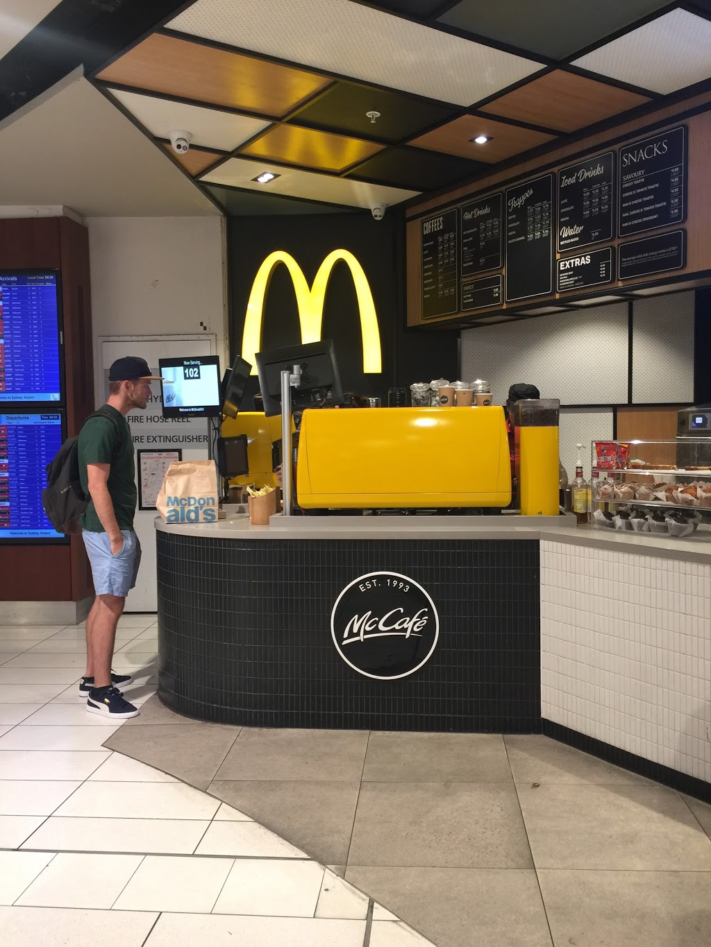 McDonalds Sydney Domestic Terminal | meal takeaway | Domestic Terminal 2, Keith Smith Ave, Mascot NSW 2020, Australia | 0293527503 OR +61 2 9352 7503
