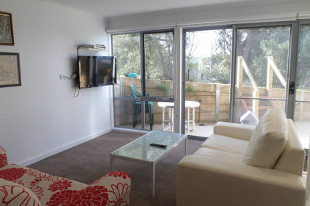 Accommodation Apollo Bay | 5 Ferrier Dr, Marengo VIC 3233, Australia | Phone: 0490 247 496