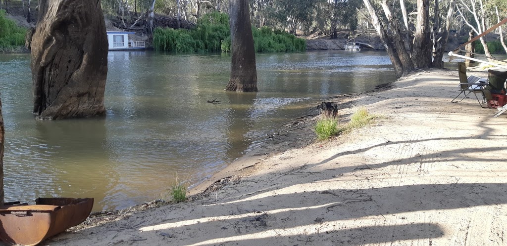 Willoughbys Beach campground | campground | River Drive, Deniliquin NSW 2710, Australia | 0354839100 OR +61 3 5483 9100